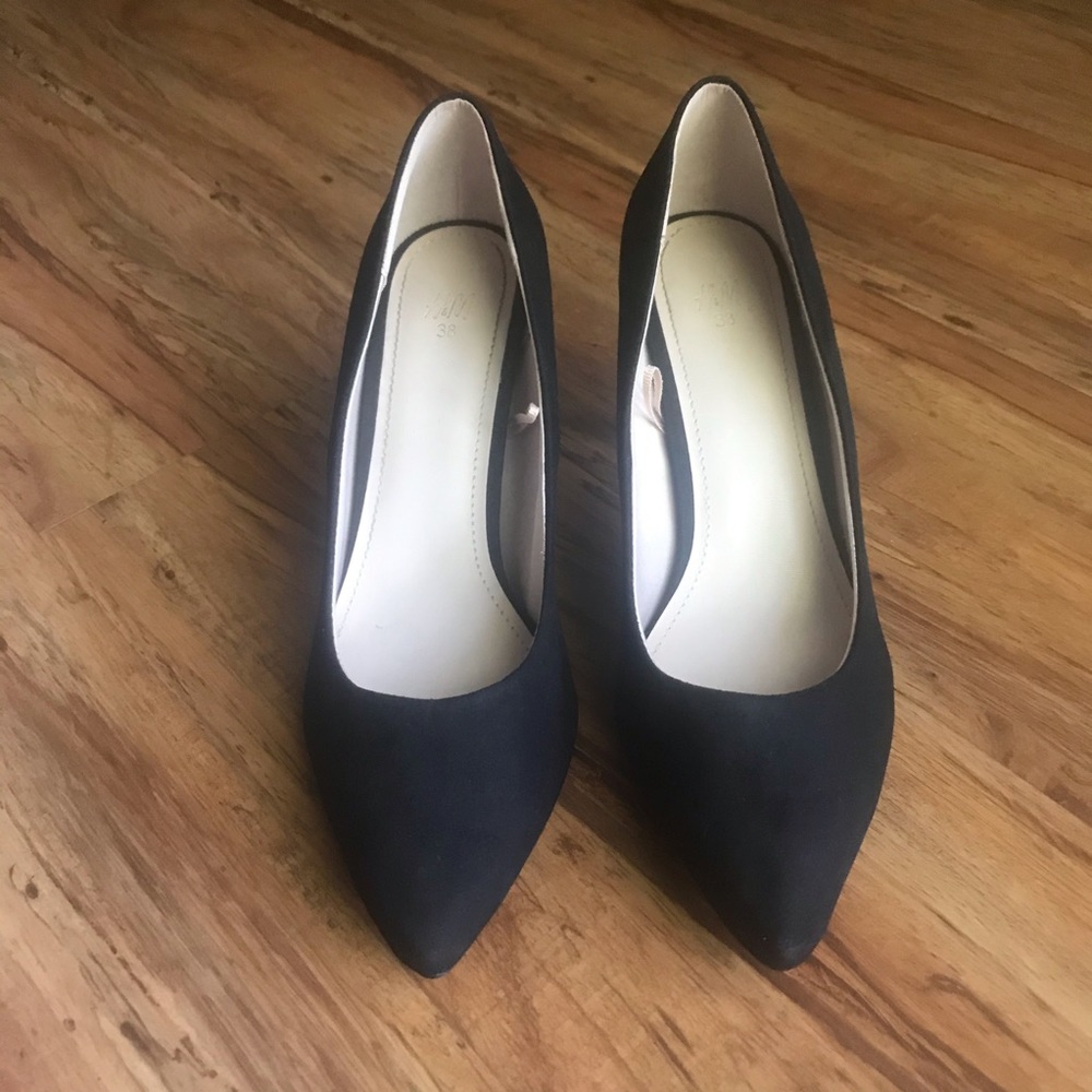 👠 H&M Black Pointed Toe Heels